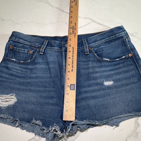 Levi's 501 Original Fit High Rise Women's Shorts Size 32 Distressed Button Fly - Picture 8 of 12